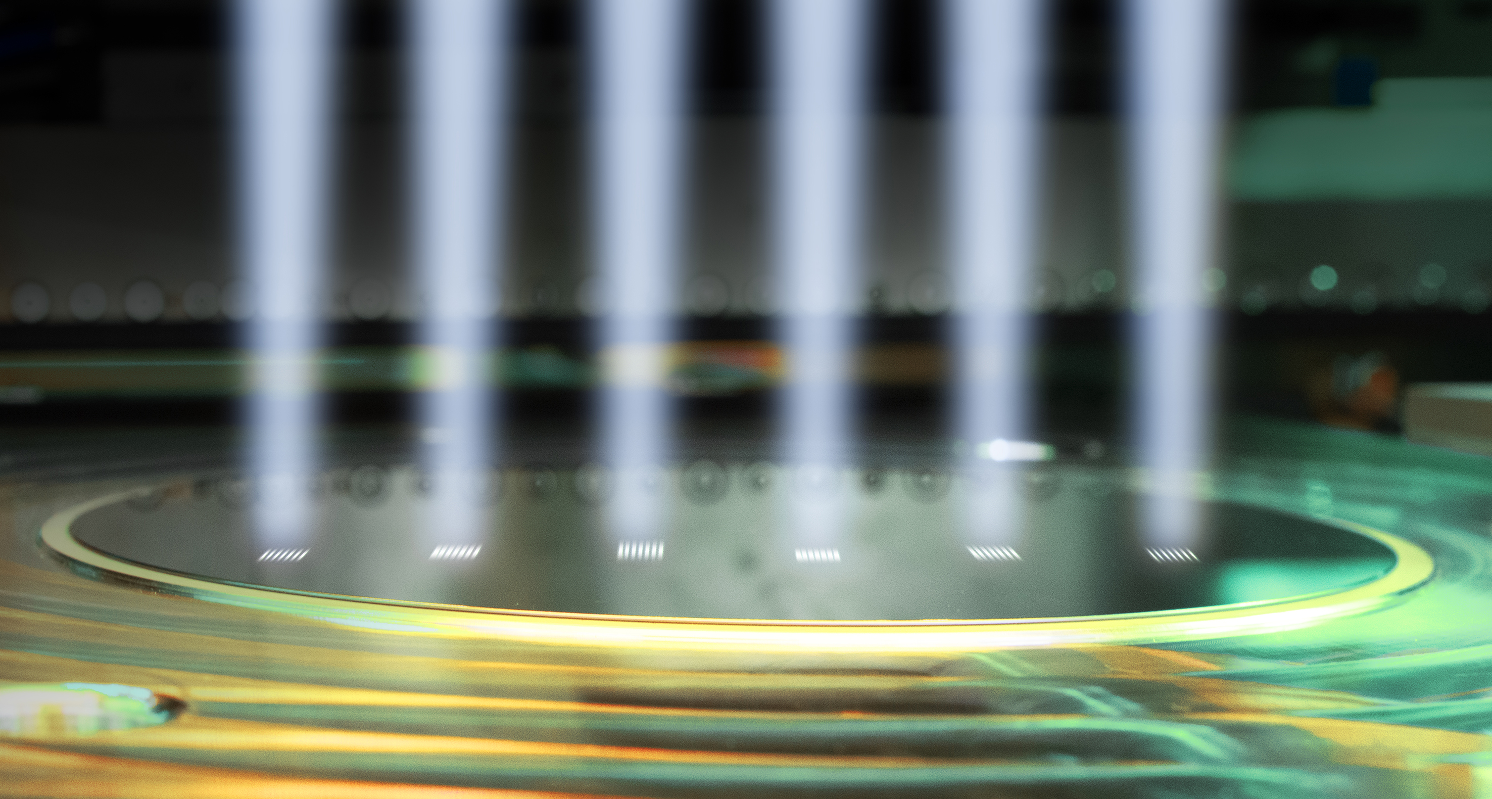 The LITHOSCALE® XT system utilizes up to six exposure heads in parallel to achieve maximum throughput and performance. Shown here is a depiction of the working principle of the LITHOSCALE XT. The LITHOSCALE® XT system utilizes up to six exposure heads in parallel to achieve maximum throughput and performance. Shown here is a depiction of the working principle of the LITHOSCALE XT.